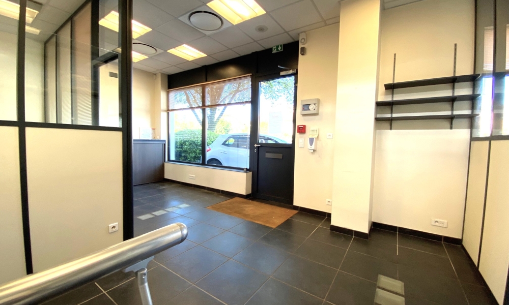 Vente local commercial 110 m² à Annecy - réf. 4494 REU - Photo 2