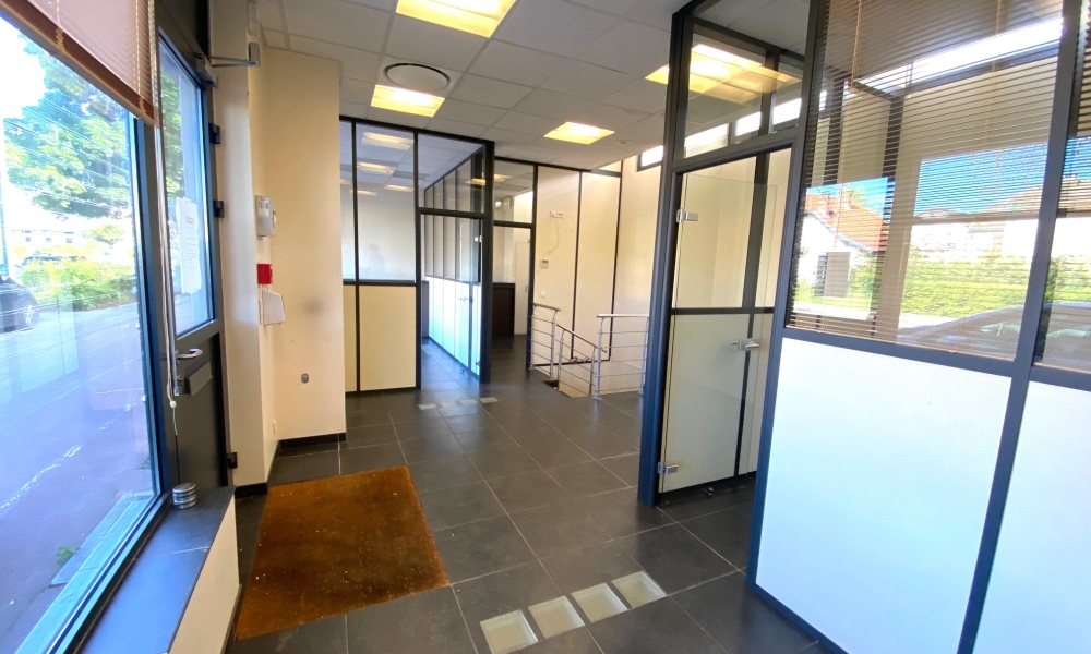 Vente local commercial 110 m² à Annecy - réf. 4494 REU - Photo 1