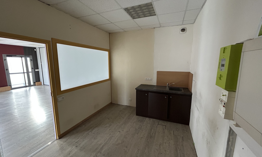 Location local commercial 84.44 m² à Rumilly - réf. 4581-4 - Photo 3