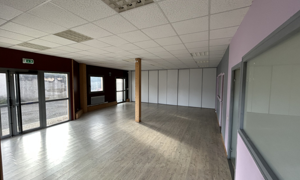 Location local commercial 84.44 m² à Rumilly - réf. 4581-4 - Photo 2