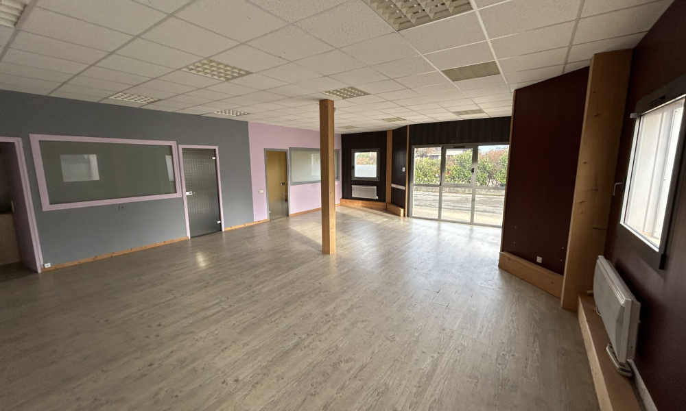 Location local commercial 84.44 m² à Rumilly - réf. 4581-4 - Photo 1