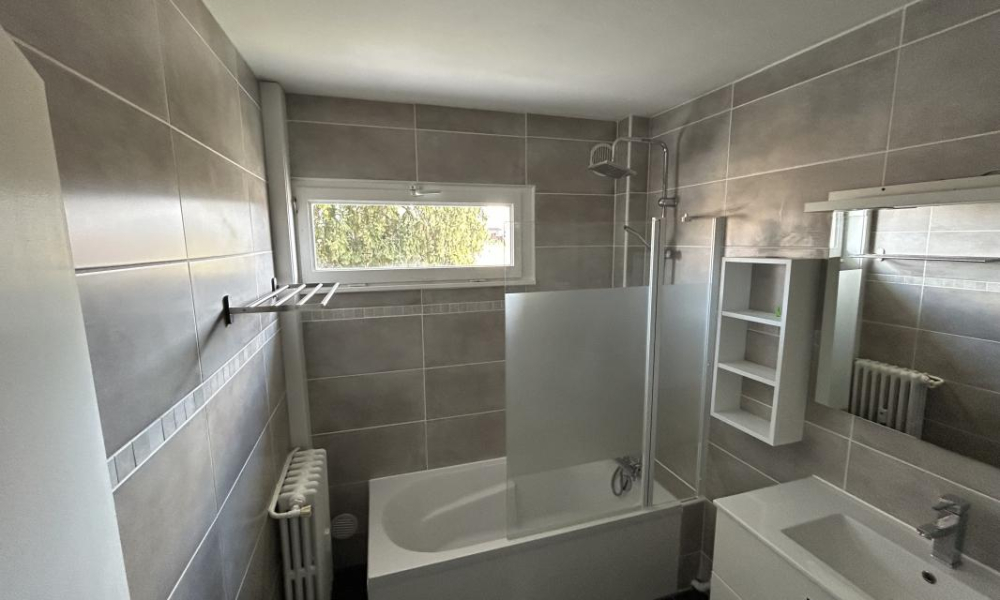 Location appartement Rumilly 4 pièces 77 m2 - réf. 7211 - Photo 2